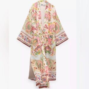 NWT Zara Limited Edition White Pink Floral
Kimono Robe Women's Large
